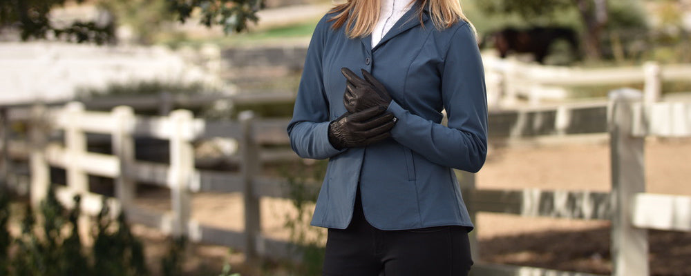 Woman modelling 400 SSG Pro Show Leather Gloves in Black,